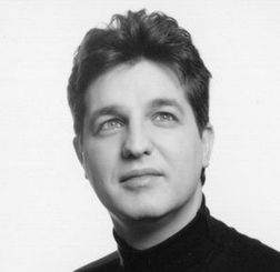 Llewellyn, músico de música de relajación para la paz interior