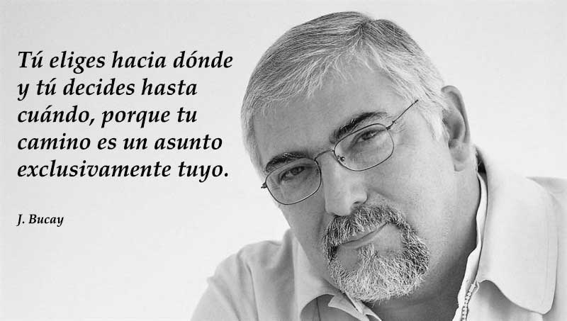 Jorge Bucay reflexionando sobre el sentido de la vida, ejemplo de su estilo introspectivo